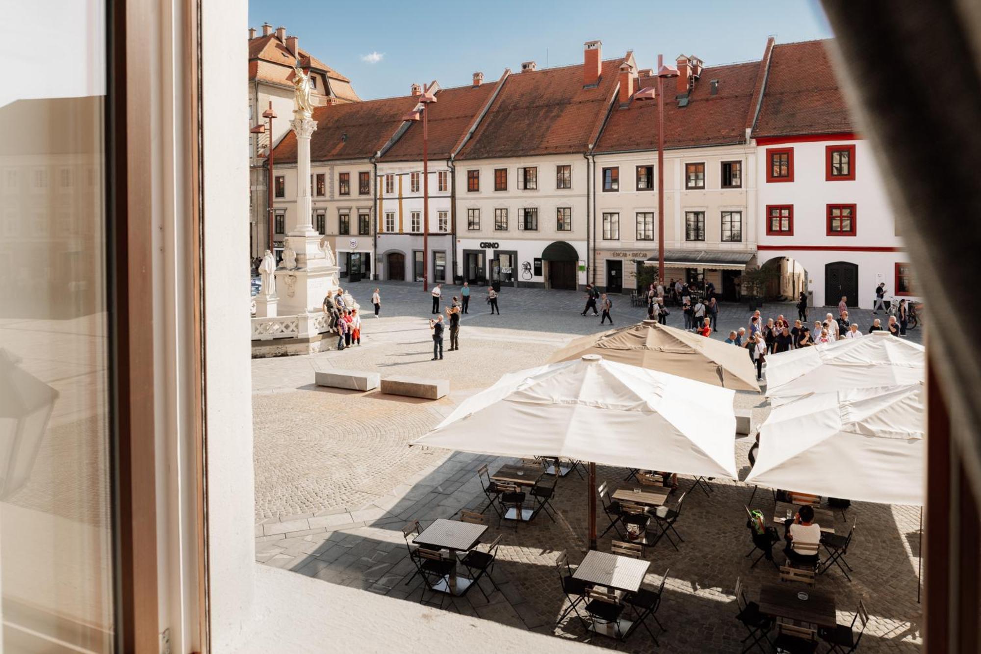 Main Square Apartments & Rooms Марібор Екстер'єр фото